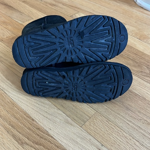 Women’s Ugg Classic Short Boots, Black, Size 5 - Picture 5 of 6